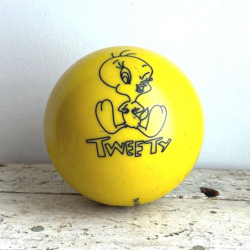 Brunswick Tweety Bird Bowling Ball Yellow Looney Tunes Warner Bros 2000 12lb 2oz